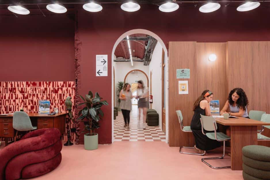 Students at adults english school in Barcelona