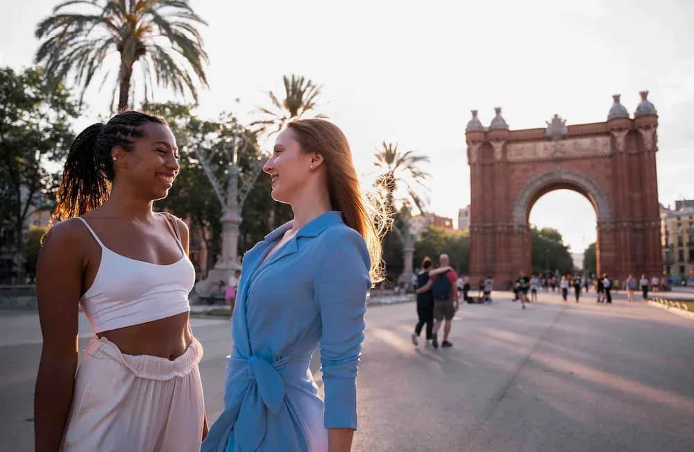 Letni program dla młodych dorosłych w Barcelonie