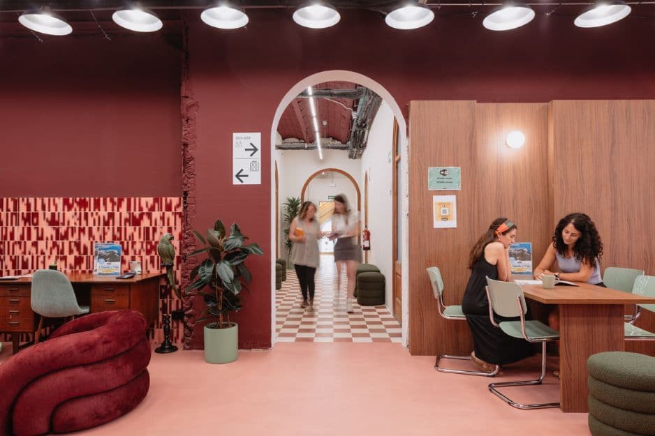 Students at adults english school in Barcelona