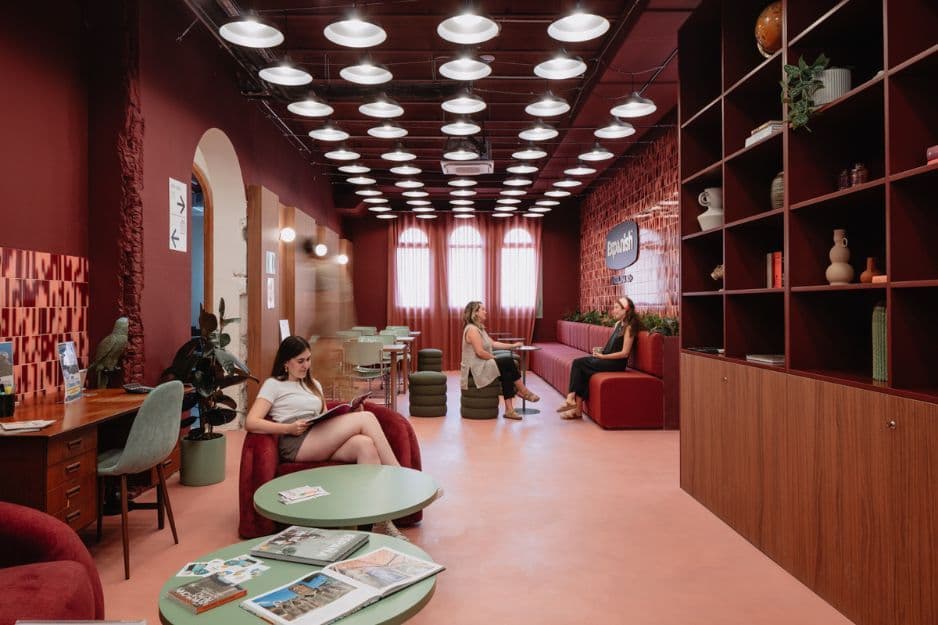 Adult woman studying spanish