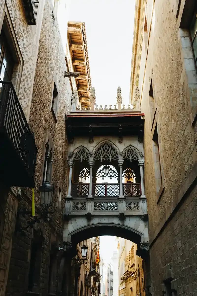 https://expanish-web-images.s3.us-east-2.amazonaws.com/bcn_gothic_quarter_aea8414abe.webp