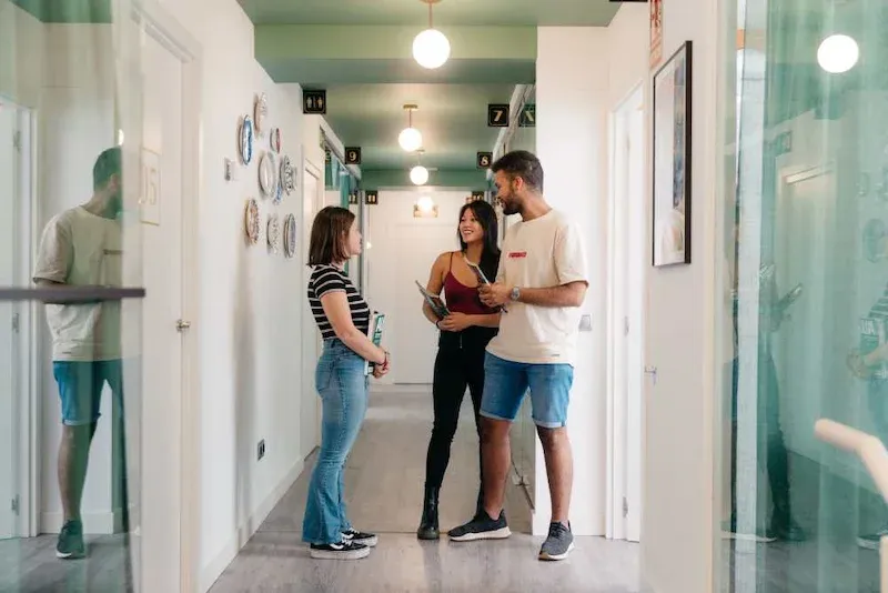 Expanish Spanish School Madrid Corridor with students