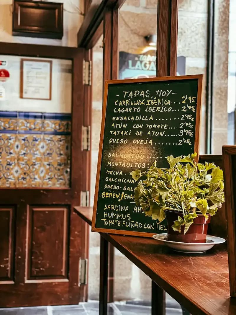 https://expanish-web-images.s3.us-east-2.amazonaws.com/study_abroad_malaga_tapas_fed814bfd0.webp