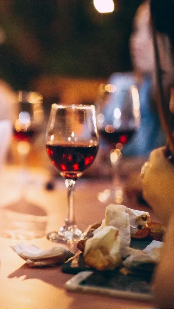 https://expanish-web-images.s3.us-east-2.amazonaws.com/wine_63a4b40f59_ac1d6e8d28.webp