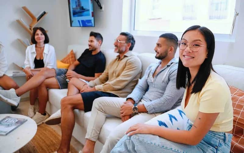 Group of adult students sitting together and relaxing in the lounge area at Expanish Málaga.