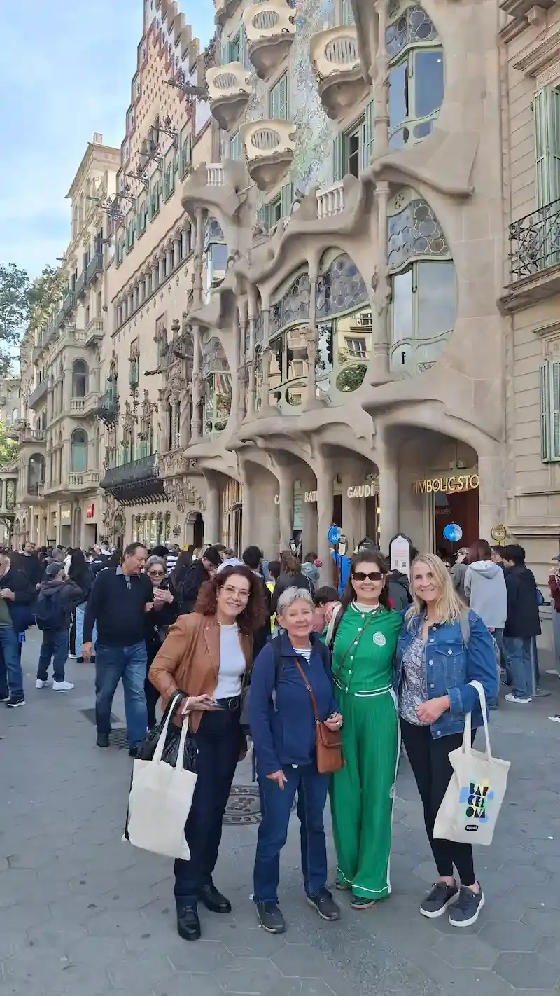 Welcome Lunch and Neighborhood Tour