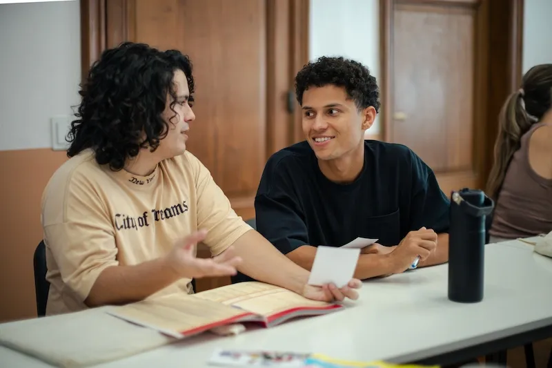 Two students discussing notes during a class at Expanish Buenos Aires