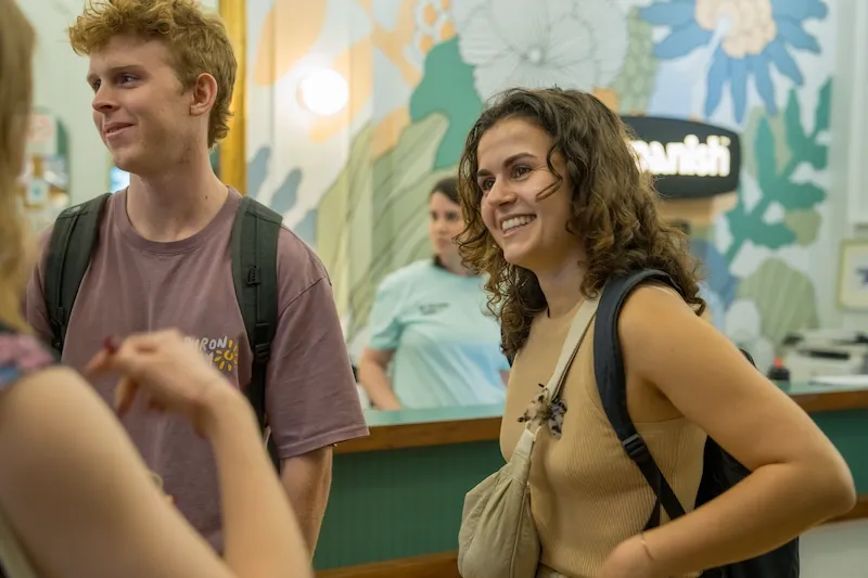 Students smiling and chatting near the reception at Expanish Buenos Aires