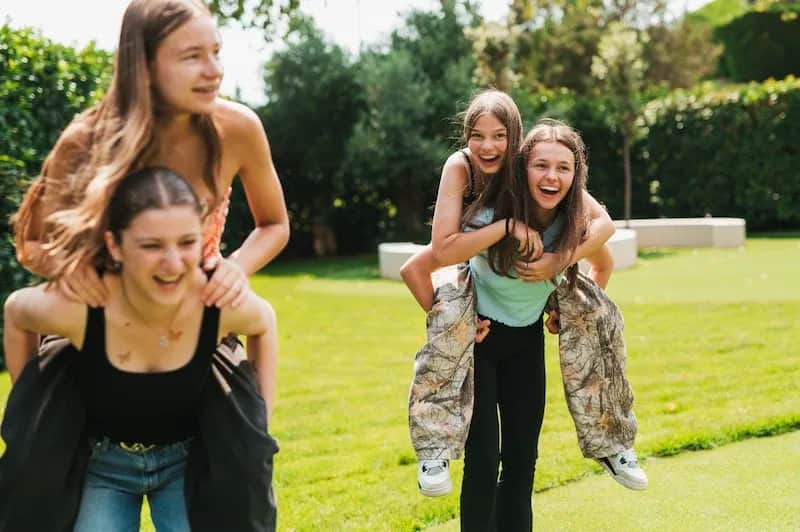 Expanish Barcelona summer camp students playing together during an outdoor activity.