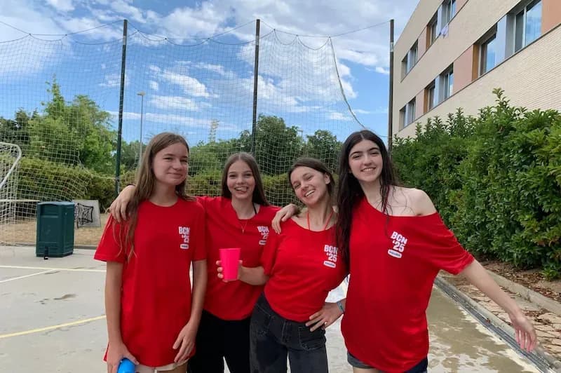 Expanish Barcelona summer camp students smiling together during an outdoor activity.